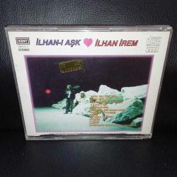 CD İlhan İrem ilhan-ı aşk albümü. Orijinal 1992 sarı bandrollü dönem baskı. Disk kusursuz. Arka kartonetin en alt kısmı kesilmiş. Son fotoğrafta detaylı görebilirsiniz.