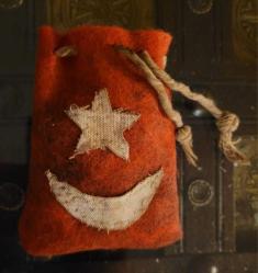 ESKİ KEÇE KESE. AY YILDIZLI. NADİR.