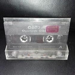 Kaset Güllü oyuncak gibi albümü. Kartoneti yok, baştan sona dinlendi sorunsuz çalışıyor.