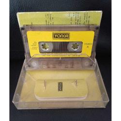 Kaset Fikret Kızılok Zaman Zaman albümü. Yonca 1982 özel kapaklı NADİR baskı. kasette yazı var. Baştan sona dinlendi sorunsuz