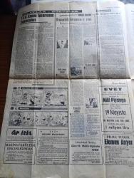 Cumhuriyet Gazetesi - 16 Mayıs 1967 - yeni strateji ve gelişmeler yazan  Ecvet Güresin Başmakale - nakit darlığı ödeme güçlüğü yaratıyor yazan Orhan Erinç - tasarruf bonosu tasarısı kabul edildi - askeri yargıç ve hekimlerin tazminatları azalıyor - tarım Bakanı Bahri Dağdaş CHP Genel sekreteri Bülent Ecevit'e cevap verdi - 19 Mayıs gösterileri Mithatpaşa stadına alındı - 8 yaşındaki Oya olcay'ın öldürülmesiyle ilgili olarak 4 üniversiteli nezarete alındı - hekimler sıra ile doğuya gönderilecek - aylak Musa karikatür - bay Süleyman'ın nüshai sani'si yazan İlhan Selçuk - Başbakan Süleyman Demirel işçilerimizi uyardı - Devlet bakanı Hüsamettin Atabeyli hoparlörle ezan okunmasının mahsuru yoktur - ormancılık davamızın iç yüzü yazan Profesör Doktor Selahattin İnal - Galatasaray'ın antrenörü ve sekreteri Gündüz Kılıç istifa etti fotoğraf - Hüseyin Alp en sempatik basketbolcu fotoğraf - Can Bartu Haziran ayı sonunda gelecek - uluslararası olimpiyat komitesi başkanı Avery Brundage İstanbulda