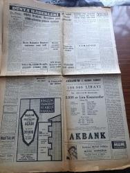 Cumhuriyet Gazetesi - 4 Haziran 1960 - ilk hedef seçim olmalıdır yazan Nadir Nadi Başmakale - Seçim Sistemi Nispi Usule Çevriliyor - Cemal Gürsel'in Amerikan Basınına Beyanatı - Şehit Cesetleri Kıyılıp Hayvan Yemi Mi Yapıldı - Et Ve Balık Kurumunda Hayvan Yemi Nasıl Yapılır fotoğraf - İsmet İnönü İle Osman Bölükbaşı Görüştüler - İstanbul Teknik Üniversite Rektörü Profesör Doktor Fikret Narter'in Basın Toplantısı - Adnan Menderes'in Kasalarında Arama - Yassıada'ya Götürülen Sabıklar Karaborsadan İlaç Temini İstiyorlar - Yıldızlar Mahallesinde Komiserdim Beverly Hills Yazan Clinton Anderson Yazı Dizisi - Dümensiz Gemi Yazan Rikkat Köknar Yazı Dizisi - Nikita Hrutçev Rusya'nın Yeni Silahsızlanma Planını Açıkladı - Resimli Roman Başkasının Günahı Çizen Yves Sayol - Adını Kaybeden Adam Çeviren Hatice Vildan - Balkan Güreşlerinden Milli Takımımız Çekildi - Ankara'da Polis Kurşunu İle Delik Deşik Olan Fakülte Duvarları - Demokrat Parti'nin Üniversiteye Siyaset Sokan Adamı Samet Güldoğan