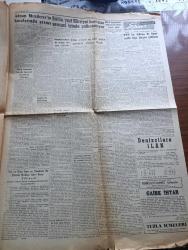 Cumhuriyet Gazetesi - 4 Haziran 1960 - ilk hedef seçim olmalıdır yazan Nadir Nadi Başmakale - Seçim Sistemi Nispi Usule Çevriliyor - Cemal Gürsel'in Amerikan Basınına Beyanatı - Şehit Cesetleri Kıyılıp Hayvan Yemi Mi Yapıldı - Et Ve Balık Kurumunda Hayvan Yemi Nasıl Yapılır fotoğraf - İsmet İnönü İle Osman Bölükbaşı Görüştüler - İstanbul Teknik Üniversite Rektörü Profesör Doktor Fikret Narter'in Basın Toplantısı - Adnan Menderes'in Kasalarında Arama - Yassıada'ya Götürülen Sabıklar Karaborsadan İlaç Temini İstiyorlar - Yıldızlar Mahallesinde Komiserdim Beverly Hills Yazan Clinton Anderson Yazı Dizisi - Dümensiz Gemi Yazan Rikkat Köknar Yazı Dizisi - Nikita Hrutçev Rusya'nın Yeni Silahsızlanma Planını Açıkladı - Resimli Roman Başkasının Günahı Çizen Yves Sayol - Adını Kaybeden Adam Çeviren Hatice Vildan - Balkan Güreşlerinden Milli Takımımız Çekildi - Ankara'da Polis Kurşunu İle Delik Deşik Olan Fakülte Duvarları - Demokrat Parti'nin Üniversiteye Siyaset Sokan Adamı Samet Güldoğan