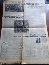 Cumhuriyet Gazetesi - 4 Haziran 1960 - ilk hedef seçim olmalıdır yazan Nadir Nadi Başmakale - Seçim Sistemi Nispi Usule Çevriliyor - Cemal Gürsel'in Amerikan Basınına Beyanatı - Şehit Cesetleri Kıyılıp Hayvan Yemi Mi Yapıldı - Et Ve Balık Kurumunda Hayvan Yemi Nasıl Yapılır fotoğraf - İsmet İnönü İle Osman Bölükbaşı Görüştüler - İstanbul Teknik Üniversite Rektörü Profesör Doktor Fikret Narter'in Basın Toplantısı - Adnan Menderes'in Kasalarında Arama - Yassıada'ya Götürülen Sabıklar Karaborsadan İlaç Temini İstiyorlar - Yıldızlar Mahallesinde Komiserdim Beverly Hills Yazan Clinton Anderson Yazı Dizisi - Dümensiz Gemi Yazan Rikkat Köknar Yazı Dizisi - Nikita Hrutçev Rusya'nın Yeni Silahsızlanma Planını Açıkladı - Resimli Roman Başkasının Günahı Çizen Yves Sayol - Adını Kaybeden Adam Çeviren Hatice Vildan - Balkan Güreşlerinden Milli Takımımız Çekildi - Ankara'da Polis Kurşunu İle Delik Deşik Olan Fakülte Duvarları - Demokrat Parti'nin Üniversiteye Siyaset Sokan Adamı Samet Güldoğan