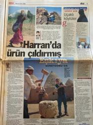 MİLLİYET GAZETESİ DOĞUM GÜNÜ HEDİYESİ - 15 EYLÜL 1998  - TAM TAKIM 34 SAYFADIR -Sami Kohen-Güneri Cıvaoğlu-Gürcan Bilgiç-Ömer Üründül-Halil Özer-Attila Gökçe-Kartal Yiğit-Tankut Antıkacıoğlu-Ragıp Tekin-Hakan Şükür-Süleyman Seba-Rüştü Reçber-Löw-Fatih Terim-Hakan Ünsal-Yavuz Donat-Murat Kiray-Birsen Altuntaş-Jennifer Lopez-Helen Hunt-Billy Crystal-Sezen Aksu-Kıvanç Tatlıtuğ Türban korsanı-Ecel teri döktürdü-Tahrikten teröre-Hindistan’la 3 anlaşma-Aç kapıyı Fener-Löw sabır istiyor-Tarih yazacağız-Devler arasına gireceğiz-Hakan 9 takıma bedel-Goller ve güller-Beşiktaş’ın kalesi düştü-Futbola elektronik göz-Bu gurur Türkiye’nin-Hunt’a ikinci Oscar TV’den-Kıskanılan son bomba-Sezen Alevi filminde-Sporola-karikatürcü İslam Çupi