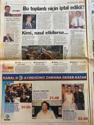 MİLLİYET GAZETESİ DOĞUM GÜNÜ HEDİYESİ - 15 EYLÜL 1998  - TAM TAKIM 34 SAYFADIR -Sami Kohen-Güneri Cıvaoğlu-Gürcan Bilgiç-Ömer Üründül-Halil Özer-Attila Gökçe-Kartal Yiğit-Tankut Antıkacıoğlu-Ragıp Tekin-Hakan Şükür-Süleyman Seba-Rüştü Reçber-Löw-Fatih Terim-Hakan Ünsal-Yavuz Donat-Murat Kiray-Birsen Altuntaş-Jennifer Lopez-Helen Hunt-Billy Crystal-Sezen Aksu-Kıvanç Tatlıtuğ Türban korsanı-Ecel teri döktürdü-Tahrikten teröre-Hindistan’la 3 anlaşma-Aç kapıyı Fener-Löw sabır istiyor-Tarih yazacağız-Devler arasına gireceğiz-Hakan 9 takıma bedel-Goller ve güller-Beşiktaş’ın kalesi düştü-Futbola elektronik göz-Bu gurur Türkiye’nin-Hunt’a ikinci Oscar TV’den-Kıskanılan son bomba-Sezen Alevi filminde-Sporola-karikatürcü İslam Çupi