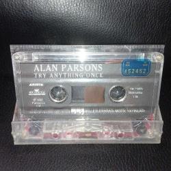Kaset Alan Parsons try anything once albümü. kartoneti yok, baştan sona dinlendi. sorunsuz çalışıyor