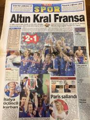 MİLLİYET GAZETESİ DOĞUM GÜNÜ HEDİYESİ - 3 TEMMUZ 2000  - TAM TAKIM 38 SAYFADIR -Recep Önal-Levent Özmen-Mehmet Şent-Mevlüt Kaçır-Ebru Sungur-Kartal Yiğit-Gökhan Türe-Galip Akın-Ahmet Turgut-Atilla Gökçe-Ömer Üründül-Ahmet Tulgar-Harun Görek-Her İstila Kalbi Mardin’de kaldı-Uçakta ölüm-12 süper Türk şirketi-Kokoreçe ilk yasak-30 saniyede kupa-Altın kral Fransa-Taşçı’dan tarihi zafer-Nouma turp gibi-Kortun onur günü-Zafer Steels’in-Bankaları birleştirip satabiliriz-Karabük’ün kalbi İstinye’de atıyor-Zeliha Üstünkaya-Asım Bezirci-Behçet Aysan-Metin Altıok-Nesimi Çimen-Asaf Koçak-Hasret Gültekin-Muhlis Akarsu-Murat Gündüz-Cemal Çalışan-Doğan Kaya-Serhat Kaya-Metin Altun-Ayşe Kırkaya-Özlem Şahin-Ezhelan Üstünkaya-Unutursak hatırlatırlar-Sivaslı öfkeli-Çimen mezarında anıldı-Benim içim rahat