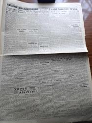 CUMHURİYET GAZETESİ - 17 KASIM 1946 - FİKİRLER NE OLDU YAZAN NADİR NADİ BAŞMAKALE - BİRLEŞMİŞ MİLLETLER SİYASİ KURULUNDA VETO MESELESİ - HAŞMET ORBAY İDAMA REŞİT MERCAN 10 YILA MAHKUM OLDULAR FOTOĞRAF - ANKARA CİNAYETİ HAKKINDA DÜN KARARINI BİLDİREN BOLU AĞIR CEZA MAHKEMESİ HEYETİ FOTOĞRAF - ON SENELİK MİLLİ SAĞLIK PLANI - ZEYTİNYAĞI SATIŞLARI - İSVEÇ'E YİRMİ OTOBÜS DAHA SİPARİŞ EDİLDİ - YUNANİSTAN'DA SAVAŞ DEVAM EDİYOR - YENİ EMNİYET UMUM MÜDÜRÜ HALUK PEPE İSTANBUL'DA FOTOĞRAF - HAFTANIN ŞAKALARI YAZAN BURHAN FELEK - ESKİ MECLİSİ MEBUSAN REİSİ HALİL MENTEŞE'NİN HATIRALARI YAZI DİZİSİ - YAVUZ SULTAN SELİM AĞLIYOR YAZAN FERİDUN FAZIL TÜLBENTÇİ YAZI DİZİSİ - ENDONEZYA HOLLANDA ANTLAŞMASI - GANDİ HASTALANDI - FAŞİSTLİK VE DEMOKRATLIK YAZAN ÖMER RIZA DOĞRUL - REİCHSTAG'I KİMİN YAKTIĞINI HİNDERBURG BİLİYORMUŞ - SARATOGA GÜZELİ BUGÜN LALE VE AR SİNEMALARINDA - FENERBAHÇE SÜLEYMANİYE MAÇI BEŞİKTAŞ GALATASARAY MAÇINDAN DAHA ÇOK DİKKAT ALAKA ÇEKİYOR - MÜZEYYEN SENAR IŞIL İSMAİL DÜMBÜLLÜ
