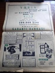 Cumhuriyet Gazetesi - 19 Kasım 1954 - hükümet 10 yıllık bir sağlık programı hazırladı - Atatürk'e ait eser hazırlığı - almanlarla müzakere Pazartesi başlıyor - hürriyeti seçen 5 Çinli İstanbul'da fotoğraf - manken mektebi - operatör Max Thorek Eva Peron sözümü tutsaydı yaşayacaktı dedi - Amerikan filosu geldi fotoğraf - İstinye vapur iskelesi satılığa çıkarılmış - İETT sipariş ettiği malzemeyi getirtemiyor - buzhanelerdeki beyaz peynirlere el konacak - Hüseyin Cahit Yalçın bir davada beraat etti - başvekil Adnan Menderes Amerikan Büyükelçisi Warren'i kabul etti - her yerde olur yazan Burhan Felek - Macar takımı Lobogo bugün geliyor - Galatasaray ModaSpor basketbol maçı - 1001 kuyu yazan Va Nü yazı dizisi - Zoraki Diplomat yazan Yakup Kadri Karaosmanoğlu Yazı Dizisi - taşra'dan gelen veremliler çoğalıyor - 1954-1955 Yunus Nadi mükafatı en güzel fikir yazısı - Garanti Bankası - Edison Ampul - B. Kırım güzellik salonu - bir vergi kaçakçılığı muhbirine 300 bin lira verildi - Tutum Bankası