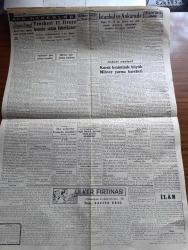 Cumhuriyet Gazetesi - 5 Temmuz 1942 - Tıpkıbasım - İki Harp metodunun istikametleri Cumhuriyet Başmakale - şark cephesinden fotoğraflar - büyük taarruz'a geçen Alman motorlu Kuvvetleri Ukrayna'da büyük köprüyü geçiyorlar fotoğraf - Alman harp tebliği Kursk cephesinde düşman mağlup edilmiştir - Erzurum'da bir günde iki büyük tören - Atatürk'ün teşrifinin 23. Aziziye kahramanlığının 65. yıldönümü kutlandı Fotoğrafı - seri kuvvetler Don nehri istikametinde ilerlemeye devam ediyorlar - askeri vaziyet Kursk kesiminde büyük Mihver yarma hareketi yazan Emekli General H. Emir Erkilet Yazı Dizisi - şark cephesinde yeni Alman taarruzu ile muhtemel inkişaf istikametlerini gösterir harita - mihver'e göre Afrika harekatı mücadele inatla devam etmektedir - başvekil Refik Saydam'ın İstanbul'daki çalışmaları - İngilizlere göre Afrika harekatı El Alemeynde İngilizlerin taarruzları - General De Gaulle son muharebeyi Fransa'da bizzat yapacağını söylüyor -  Ülker fırtınası yazan Safiye Erol yazı dizisi