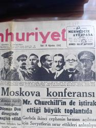 Cumhuriyet Gazetesi - 18 Ağustos 1942 - Tıpkıbasım - hükümetimiz dışarıda nasıl karşılandı yazan Yunus Nadi Başmakale - Recep Peker dahiliye vekili oldu fotoğraf - merhum Doktor Fikri Tüzerin cenazesi dün merasimle kaldırıldı - milli şefimiz İsmet İnönü refakatlerinde bütün devlet erkanı olduğu halde törende hazır bulundular - Moskova Konferansı - Churchill'in de iştirak ettiği büyük toplantı - Moskova'da toplanan müttefikler konferansı'na iştirak eden İngiliz Rus devlet ve Ordu erkanı fotoğraf - alman istihkam kıtaları don üzerinde köprü kuruyorlar Fotoğraf - Alman harp tebliği düşman don dirseğinde mağlup edildi - milli şefin oğlu Ömer İnönü uçuş talimlerine başladı fotoğraf - hindistanı verilecek İstiklal - batırılan müttefik gemileri - Almanlar 105.772 tonluk 19 Japonlar 90 Bin tonluk 10 gemi batırdılar - Sovyet harp tebliği Rus kıtaları Maykop'u tahliye ettiler - Askeri Vaziyet Yazan Emekli General H. Emir Erkilet Yazı Dizisi -  Ülker fırtınası yazan Safiye Erol yazı dizisi