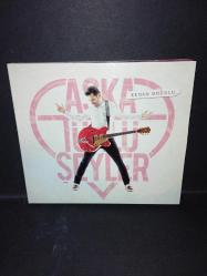 CD Kenan Doğulu aşka türlü şeyler albümü. orijinal. disk 10 üzerinden 9,5 sorunsuz çalışıyor koleksiyonluk