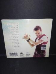 CD Kenan Doğulu aşka türlü şeyler albümü. orijinal. disk 10 üzerinden 9,5 sorunsuz çalışıyor koleksiyonluk