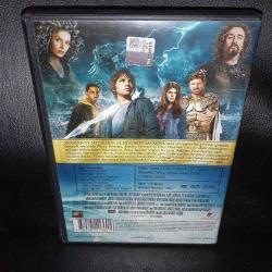 Dvd Percy Jackson & olimposlular şimşek hırsızı. Türkçe dublaj ve altyazılı. Çalışmasına engel olmayan çizikler var. Orijinal. Sorunsuz çalışıyor.