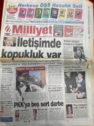 MİLLİYET GAZETESİ DOĞUM GÜNÜ HEDİYESİ - 3 EKİM 2003 - TAM TAKIM 34 SAYFADIR -Recep Tayyip Erdoğan-Güneri Cıvaoğlu-Hasan Cemal-Michael Jackson-Sergen Yalçın-Şenol Güneş-Lucescu-Bilgin Gökberk-Orhan Yıldırım-Hakan Şükür-Ali Dürüst-Özhan Canaydın-Hamit Turhan-Hakan Şükür-Frank de Boer-Orhan Ak-Cihan Haspolatlı-Rebrov-Tuncay Şanlı-Daum-Yusuf Dursun-Oğün Temizkanoğlu-Ayhan Akman-Yattara-Van de Paar-Petkoviç-Metin Çeker-Mario Campos-Richard Burns-Carlos Sainz İletişimde kopukluk var-Köşeyi dönüp vuruyor-PKK’ya beş sert darbe-Fener’e aynı kostüm-Hakan-Rebrov kadroya girdi-Hooijdonk’a baraj yok-Sergen: Sahada isim değil cisim iş yapar-Lucescu frene bastı-İlhan Mansız’a 28 milyar ceza-Aslan’da devrim cephesi-Aybaba’nın kara listesi-Kollar erken sıvandı-Rallide hüzün-Gözler San Remo’da