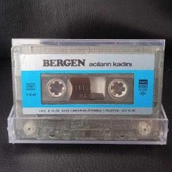 Kaset Bergen acıların kadını albümü. Kağıt Baskı. Kartoneti yok. Baştan sona dinlendi sorunsuz çalışıyor.