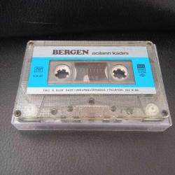 Kaset Bergen acıların kadını albümü. Kağıt Baskı. Kartoneti yok. Baştan sona dinlendi sorunsuz çalışıyor.