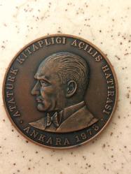 YAPI VE KREDİ BANKASI; CUMHURİYETİ'N 50. YIL ANISINA ATATÜRK KİTAPLIĞI AÇILIŞ HATIRASI - ANKARA 1973