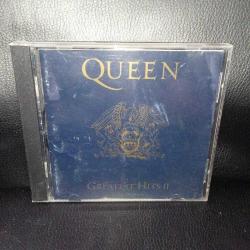 CD Queen greatest hits 2. Dinlemeyi etkilemeyen çizikler var. Orijinal. Sorunsuz çalışıyor.