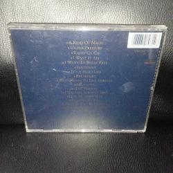 CD Queen greatest hits 2. Dinlemeyi etkilemeyen çizikler var. Orijinal. Sorunsuz çalışıyor.