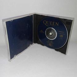CD Queen greatest hits 2. Dinlemeyi etkilemeyen çizikler var. Orijinal. Sorunsuz çalışıyor.