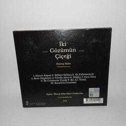 Cd Manuş Baba iki gözümün çiçeği albümü. Kitapçığın son sayfasından bir parça kesilmiş son fotoğrafta görebilirsiniz