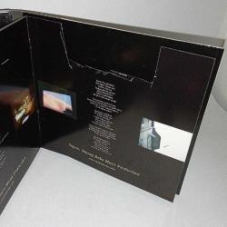 Cd Manuş Baba iki gözümün çiçeği albümü. Kitapçığın son sayfasından bir parça kesilmiş son fotoğrafta görebilirsiniz