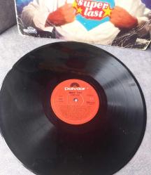 JAMES LAST SÜPER LAST 78'LİK PLAK KONDİSYON 9/10. KARTONETİ BİRAZ DEFORME.  KOLEKSİYONLUK NADİR