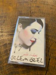 ÖZLEM ÖZEL - AŞK MELEĞİ - KASET (JELATİNİNDE)