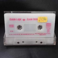 Kaset İlhan İrem İlhan-ı Aşk albümü. Kartoneti yok, baştan sona dinlendi sorunsuz çalışıyor