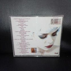 Cd All Woman 2 albümü. Orijinal 1992 baskı. Sorunsuz çalışıyor. Kate Bush, Marie brennan, stevie nicks, bette midler, dusty springfield, buffe sainte marie, Tori amos, diana ross, annie lennox, donna summer, martika, Sophie b. hawkins, sam brown, des'ree, sade, Shakespear's sister, Vanessa Williams, Tina Turner