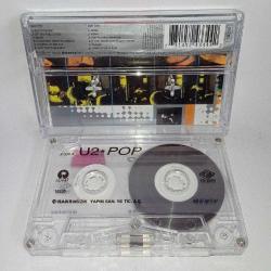 Kaset U2 Pop albümü. Orijinal. İrlandalı rock grubu U2'nun dokuzuncu stüdyo albümü