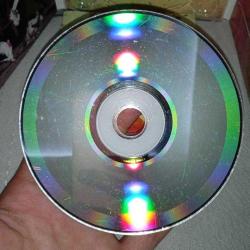 CD Mabel Matiz Yaşım Çocuk albümü. Orijinal, Kitapçıklı. Dinlemeyi etkilemeyen yoğun çizikler var. Baştan sona sorunsuz çalışıyor.