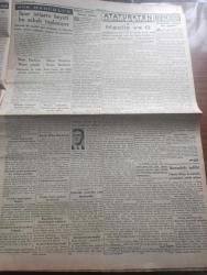 Cumhuriyet Gazetesi - 17 İkincikanun (Ocak) 1939 - İstanbul şehrinin imarı ve idaresi yazan Yunus Nadi Başmakale - König işindeki neşriyat - General Kazım Özalp istifa etti fotoğraf - arazi vergisi bakaya ve cezaları affediliyor - Franko Kuvvetleri Terverayı zaptettiler - İspanya harbi - katalonya cephesinde siperden sipere bomba atan askerler fotoğraf - Türk Alman kredi mukavelesi - Çinliler Şansi cephesinde mukabil taarruza geçtiler fotoğraf - İngiliz başvekili Çemberlayn Londra'da şiddetli tenkide uğradı fotoğraf - Tarihte büyük deniz muharebeleri nakleden Abidin Daver Yazı Dizisi - spor istişare heyeti bu sabah toplanıyor - Atatürk'ten hatıralar ve ibretler yazan İsmail Habip Yazı Dizisi - Filistin'de yeni çarpışmalar - Hitler'in yaveri Wiedmann Londra'ya gidiyor fotoğraf - ses kraliçesi Hamiyet Yüceses Turan tiyatrosu'nda - meşhur keman sanatkarı Hubermann İstanbul'da fotoğraf - kauçuk filminde oynayan Vera Von Langen fotoğraf - Naşid Hasta yazan Salahaddin Güngör - Sirkeci Garı