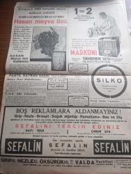 Cumhuriyet Gazetesi - 17 İkincikanun (Ocak) 1939 - İstanbul şehrinin imarı ve idaresi yazan Yunus Nadi Başmakale - König işindeki neşriyat - General Kazım Özalp istifa etti fotoğraf - arazi vergisi bakaya ve cezaları affediliyor - Franko Kuvvetleri Terverayı zaptettiler - İspanya harbi - katalonya cephesinde siperden sipere bomba atan askerler fotoğraf - Türk Alman kredi mukavelesi - Çinliler Şansi cephesinde mukabil taarruza geçtiler fotoğraf - İngiliz başvekili Çemberlayn Londra'da şiddetli tenkide uğradı fotoğraf - Tarihte büyük deniz muharebeleri nakleden Abidin Daver Yazı Dizisi - spor istişare heyeti bu sabah toplanıyor - Atatürk'ten hatıralar ve ibretler yazan İsmail Habip Yazı Dizisi - Filistin'de yeni çarpışmalar - Hitler'in yaveri Wiedmann Londra'ya gidiyor fotoğraf - ses kraliçesi Hamiyet Yüceses Turan tiyatrosu'nda - meşhur keman sanatkarı Hubermann İstanbul'da fotoğraf - kauçuk filminde oynayan Vera Von Langen fotoğraf - Naşid Hasta yazan Salahaddin Güngör - Sirkeci Garı