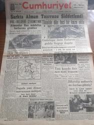 Cumhuriyet Gazetesi - 7 Temmuz 1943 - bizim türkçülüğümüz yazan Nadir Nadi Başmakale - şarkta Alman taarruzu şiddetlendi - Orel Bielgord istikametinde Almanlar Rus müdafaa hatlarına girdiler - zırhlı birliklerin himayesinde savaşa tutuşan Alman piyadeleri fotoğraf - Karaköy tünelde dün feci bir kaza oldu - galata'ya inen katar'ın yolda kayışı koptu fotoğraf - Tünel kazasında 1 ölü 20 yaralı var - İtalya'ya karşı istila hazırlığı - Orel Ve Harkof arasında başlayan Alman taarruz istikametini gösterir harita - Askeri Vaziyet Yazan Emekli General H. Emir Erkilet Yazı Dizisi - Sikorsky suikaste mi Kurban gitmiş -  Merhum Cevad Abbas'ın cenaze töreni fotoğraf - Salomonlar sularında bir deniz Muharebesi başladı - bisiklet birinciliği Ankara takımı tarafından kazanıldı fotoğraf - vur patlasın Revüsü bu akşam Maksim bahçesinde - tifüs'e karşı temizlik tedbirleri genişletiliyor - Varlık vergisi tahsilatı - Milli Piyango bugün çekiliyor - fenni sünnetçi Emin Fidan - Atlantik tayyarecileri filmi