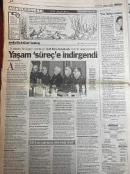 MİLLİYET GAZETESİ DOĞUM GÜNÜ HEDİYESİ - 1 MART 1999 -TAM TAKIM 34 SAYFADIR -Ahmet Tulgart-Gülay Yılmaz-Haluk Kırcaali-Güneri Cıvaoğlu-Hüseyin Kıvrıkoğlu-Ayşen Gürbüz-Vahap Yazaroglu-Metin Tokher-Sami Kohen-Hakan Şükür-Burak Yılmaz-Hagi-Hakan Şaş-Rahim Zafer-Ahmet Çakar-Doğan Koloğlu-Gürcan Ata-Bilal Meşe-Kartal Yiğit-Bilal Halifeoğlu-Damon Aycı-Erhan Güner-Afşin Yakuboğlu-Sina Koloğlu-Erman Şener-Cem Yılmaz-Haldun Taner-Haldun Dormen-Gülriz Sururi-Ayla Erdran-Ayşegül Sarıca-Nurhan Yılmaz-Derya Baykal-Şükran Moral-Müjdat Gezen-Melike Demirağ-Atilla Özdemir-Gökmen Aydın-Ed Harris-Susan Sarandon-Julia Roberts-Roberto Benigni-Nicoletta Braschi-Leonardo DiCaprio-Kate Winslet-Danny DeVito-Tom Hanks-Kenan İmirzalıoğlu-Melike Zobu-Selim Erdoğan-Tamer Karadağlı-Nihat Odabaşı-Doğan Hızlan-Göçmen suçlar-Beni Suriyeli general sakladı-Süreyya Paşa kuşatması-Apo’ya karşı miting-Merhaba yeni kral-Çirkin saldırı-Beşiktaş’ta Yaman günler-Eleştiri ve aklama-Kritik zirve-Umut yerlilerde-Hayat Güzeldir-Ti