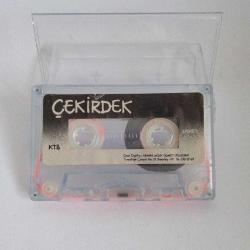 Kaset Bülent Ortaçgil benimle oynar mısın Bülent albümü. Orijinal. Dönem Kağıt baskı. Çekirdek Sanat Evi. Kartoneti yok. Sorunsuz çalışıyor.