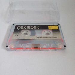 Kaset Bülent Ortaçgil benimle oynar mısın Bülent albümü. Orijinal. Dönem Kağıt baskı. Çekirdek Sanat Evi. Kartoneti yok. Sorunsuz çalışıyor.