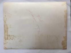 NURİ SESİGÜZEL'İN BÜYÜK BOY ORİJİNAL FOTOĞRAF  - 24 x 18 cm EBADINDA  - NURİ SESİGÜZEL EVİNDE KENDİSİNE SARILAN OĞLU MEHMET ve CURA SAZ ÇALMAYI ÖĞRETTİĞİ KIZI BİRGİ İLE ZAMAN GEÇİRİRKEN ÇEKİLMİŞ NET KALİTEDE GÜZEL BİR HATIRA FOTOĞRAFI... ÖZEL ARŞİV.