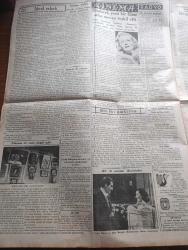 Cumhuriyet Gazetesi - 10 Temmuz 1939 - görünen köy kılavuz istemez yazan Yunus Nadi Başmakale - İngiliz Fransız işbirliği - Fransız hariciye nazırı Bone İngiliz gazetesine mühim beyanatta bulundu fotoğraf - Bulgar başvekili Köseivanof Markoviçle uzun bir mülakat yaptı - Hatay Valisi Şükrü Sökmensüer Ankara'ya gitti - Türkiye Suriye arasındaki eski Hudut taşı Ankara'ya götürülüyor - Türkiye'nin ilk Bükreş Büyükelçisi Hamdullah Suphi Tanrıöver itimatnamesini verdi - Demirspor 1 Beşiktaş 1 fotoğraf - Mogol Sovyet hududuna giden Japon kıtaatı Fotoğrafı - Mahfiruz Sultan yazan Kadircan Kaflı Yazı Dizisi - Belediye sarayı inşaatına başlamak üzere teşebbüslere girildi - Suriye Cumhurreisi Haşim Bey niçin istifa etti - Molotof İngiliz Fransız sefirleriyle görüştü - Louise Reiner Allan Marshall beklenilmeyen Hadise filminde fotoğraf - Lilian Harvey Serenade filminde fotoğraf - Taksim kışlası arsada modern tesisat vücuda getirilecek - milli kümede şampiyon kim olacak - Kasımpaşa kulübü Kongresi