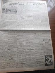 Cumhuriyet Gazetesi - 10 Temmuz 1939 - görünen köy kılavuz istemez yazan Yunus Nadi Başmakale - İngiliz Fransız işbirliği - Fransız hariciye nazırı Bone İngiliz gazetesine mühim beyanatta bulundu fotoğraf - Bulgar başvekili Köseivanof Markoviçle uzun bir mülakat yaptı - Hatay Valisi Şükrü Sökmensüer Ankara'ya gitti - Türkiye Suriye arasındaki eski Hudut taşı Ankara'ya götürülüyor - Türkiye'nin ilk Bükreş Büyükelçisi Hamdullah Suphi Tanrıöver itimatnamesini verdi - Demirspor 1 Beşiktaş 1 fotoğraf - Mogol Sovyet hududuna giden Japon kıtaatı Fotoğrafı - Mahfiruz Sultan yazan Kadircan Kaflı Yazı Dizisi - Belediye sarayı inşaatına başlamak üzere teşebbüslere girildi - Suriye Cumhurreisi Haşim Bey niçin istifa etti - Molotof İngiliz Fransız sefirleriyle görüştü - Louise Reiner Allan Marshall beklenilmeyen Hadise filminde fotoğraf - Lilian Harvey Serenade filminde fotoğraf - Taksim kışlası arsada modern tesisat vücuda getirilecek - milli kümede şampiyon kim olacak - Kasımpaşa kulübü Kongresi