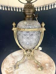 Bronz ayaklı, kristal gövdeli, şapkalı lambader. 19 Y.y. Şapka dahil Y:65 cm.