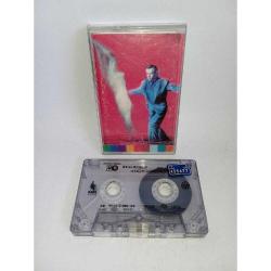 Kaset Peter Gabriel Us / Real World albümü. Us, İngiliz şarkıcı-söz yazarı ve müzisyen Peter Gabriel' in altıncı stüdyo albümü