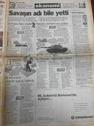 MİLLİYET GAZETESİ DOĞUM GÜNÜ HEDİYESİ - 6 EKİM 1998 - TAM TAKIM 38 SAYFADIR -Süleyman Demirel-Hüsnü Mübarek-Hafız Esad-Turgut Özal-Yasemin Çongar-Hasan Cemal-Güneri Cıvaoğlu-Sami Kohen-Tunca Bengin-Doğan Koloğlu-Fatih Terim-Mustafa Denizli-Bilal Meşe-Yalçın Türk-Halil Özer-Kartal Yiğit-Necmi Kepçetutan-Sinan Sümüt-Tuncay Şen-Sina Koloğlu-Erman Şener-Ataizi-Şeref Oğuz-Yasemin Çongar-Ralph Fiennes-Uma Thurman-Sean Connery-John Travolta-Emma Thompson-Robert Redford-Kristin Scott Thomas-Emma Peel-Güneri Cıvaoğlu-Rasim Cinisli-Gerilim sınırda-Suriye kuzeye Scud yığıyor-Simitis geliyor-Almanya’da deprem-Türkiye gurur duyacak-Bilbao’ya G.Saray modeli-Amokachi bilmecesi-Arena perdeyi açıyor-Godzilla-Atlara Fısıldayan Adam-Kirli Yarış-Tatlı Sert