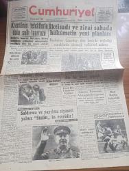 Cumhuriyet Gazetesi - 7 Kasım 1949 - çok dikkat edilecek bir nokta Cumhuriyet Başmakale - Sabahattin Ali'nin öldürüldüğü yerde Dün bir keşif yapıldı - Ali Ertekin Sabahattin Ali'yi öldürdüğü yerde oturuyor fotoğraf - kremlin'in tehditlerle dolu sulh taarruzu - Sovyet politbürosundan Malenkov Molotov Voroşilov Ve Stalin bir merasimi seyrederken fotoğraf - Demokrat Parti başkanı Celal Bayar hedefimiz yakındır diyor - Çalışma Bakanı Reşad Şemsettin Sirer'in Adana'daki konuşması - Fenerbahçe 1 Galatasaray 0  fotoğraf - askerlik müddeti azaltılmayacak - Moskova'da 3 yıl yazan Bedell Smith Yazı Dizisi - Farabinin ölümünün bininci yıldönümü yazan doktor Kemal Saraçoğlu - Chopin konseri Dün verildi - Turgut Reis yazan Halikarnas Balıkçısı Yazı Dizisi - Kara şeytan filmi Atlas sinemasında - yeni ses tiyatrosunda Deli Gönül - serbest güreş birinciliklerini Kasımpaşa kazandı - Perihan Altındağ Sözeri Ve İsmail Dümbüllü bu akşam Kadıköy Süreyya sinemasında - Dram kısmında Faust oyunu - Philips