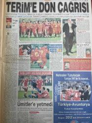 MİLLİYET GAZETESİ DOĞUM GÜNÜ HEDİYESİ - 14 KASIM 2001 -TAM TAKIM 28 SAYFADIR -Ahmet Tekin-Güneri Cıvaoğlu-Hasan Cemal-Mehmet Y. Yılmaz-Murat Saygı-Ahmet Tulgar-Yusuf İslam-Nurdan Akıner-Attila Gökçe-Fatih Terim-Lucescu-Mondragon-Ümit Milli Takımı-Ergün Penbe-Hakan Şükür-Arif Erdem-Hasan Şaş-Ömer Üründül-Erdoğan Şenay-Murat Saygı-Harun Günek-Hanifi Güney-Garbis Özatay-Gizem Özdilli-Benhan Duygu-Daniel Colagrossi-İlaç gibi-Taliban dağa halk berbere-Hedef Armutlu ileri-Cep kumarı iptal edildi-Zap yapmak refleks oldu-Viagra bisiklete bindi-UFO heyecanı-Hollanda’dan çöpçü geldi-Seksi açılış-İstanbul aramızda kalsın-Terim’e dön çağrısı-Galip geldik ama barajı geçemedik-Ümitler’e yetmedi-Haydi güneşin doğduğu yere-Ağır toplar göreve-Zaplamak bende bir refleks oldu-Namazdan çıkıp imzaya koştu