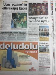 MİLLİYET GAZETESİ DOĞUM GÜNÜ HEDİYESİ - 22 HAZİRAN 2001 -TAM TAKIM 32 SAYFADIR -Necmettin Erbakan-Abdullah Karaoğlan-Fikret Bila-Hasan Cemal-Güneri Cıvaoğlu-Hakan Şükür-Erdoğan Şenay-Hagi-Süren-Arif-Jardel-Zahovic-Sergen Yalçın-Nouma-Ayhan Serkan Serhat-Naim Süleymanoğlu-Tarkan-Bilge Öztürk-Hülya Avşar-Sezen Duygu-Aysel Gürel-Sinan Çetin-Nihan Abla Kenan Baykent-Sadece levha değişir-Kafamızda deprem var-Yıldırım nazlanıyor-Hakan işi bitti-Gençlere gözaltı-Çek oyunu-Cim Bom’da yüksek tansiyon-Jardel’e banka şoku-Ayhan’ın sabrı taştı-Beşiktaş beklemede-Bir darbe de sevgilisine-Bacağa bakıp şaşırmayın-Avşar kızı yine dağıttı