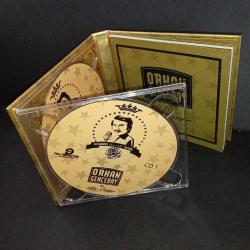 CD Orhan Gencebay ile Bir Ömür albümü. 33 sanatçı 33 eser. 2 cd ve kitapçık mevcut. Dinlemeyi etkilemeyen çizikler var. Sorunsuz çalışıyor.  Ajda Pekkan Athena Berkay Candan Erçetin Demet Akalın Deniz Seki Duman Ebru Gündeş Emel sayın Emre Aydın Hande Yener İzel Kutsi Manga Mustafa Ceceli Mustafa sandal Nilüfer Nükhet Duru Özcan Deniz Rafet el roman Seksendört Serdar Ortaç Sezen Aksu Sibel Can Şevval sam Tarkan Volkan Konak Yaşar Yıldız Tilbe Yıldız usmanova Zara Zerrin Özer